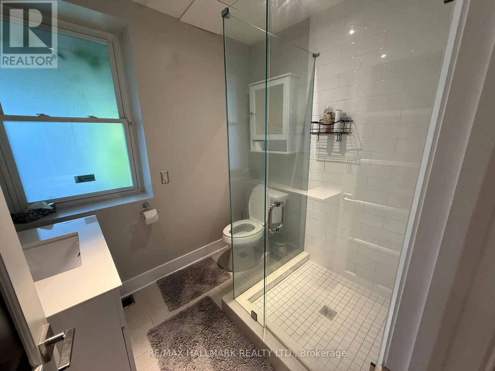 1926 GERRARD STREET E