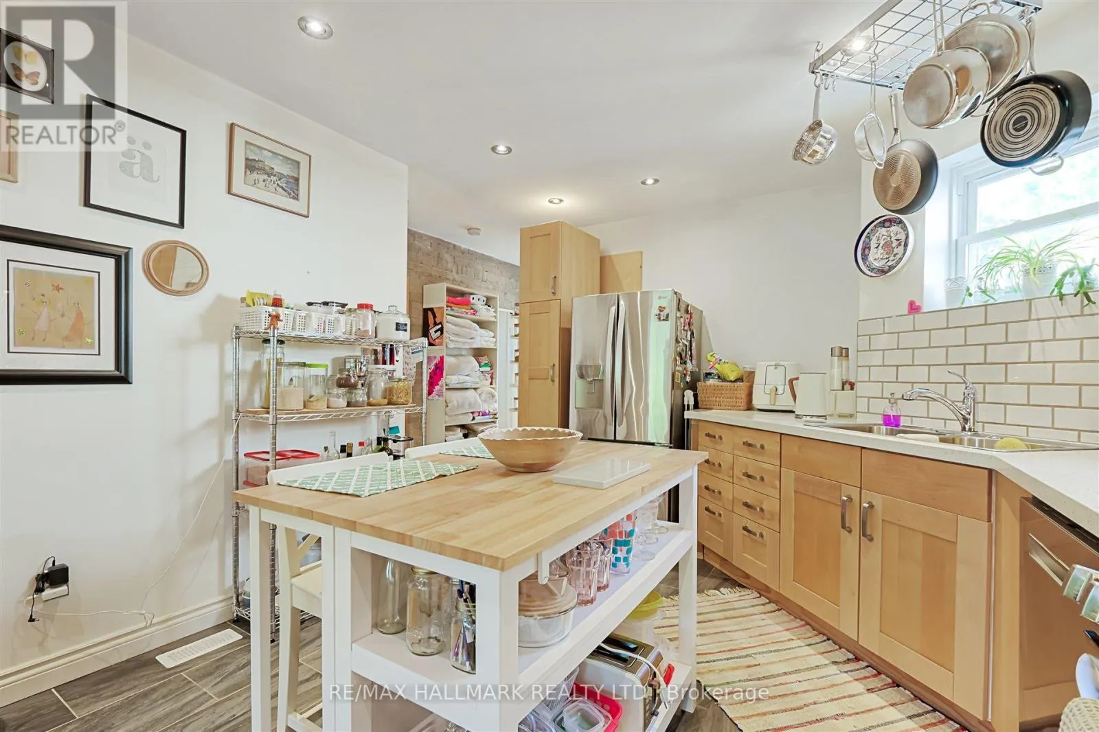 1926 GERRARD STREET E