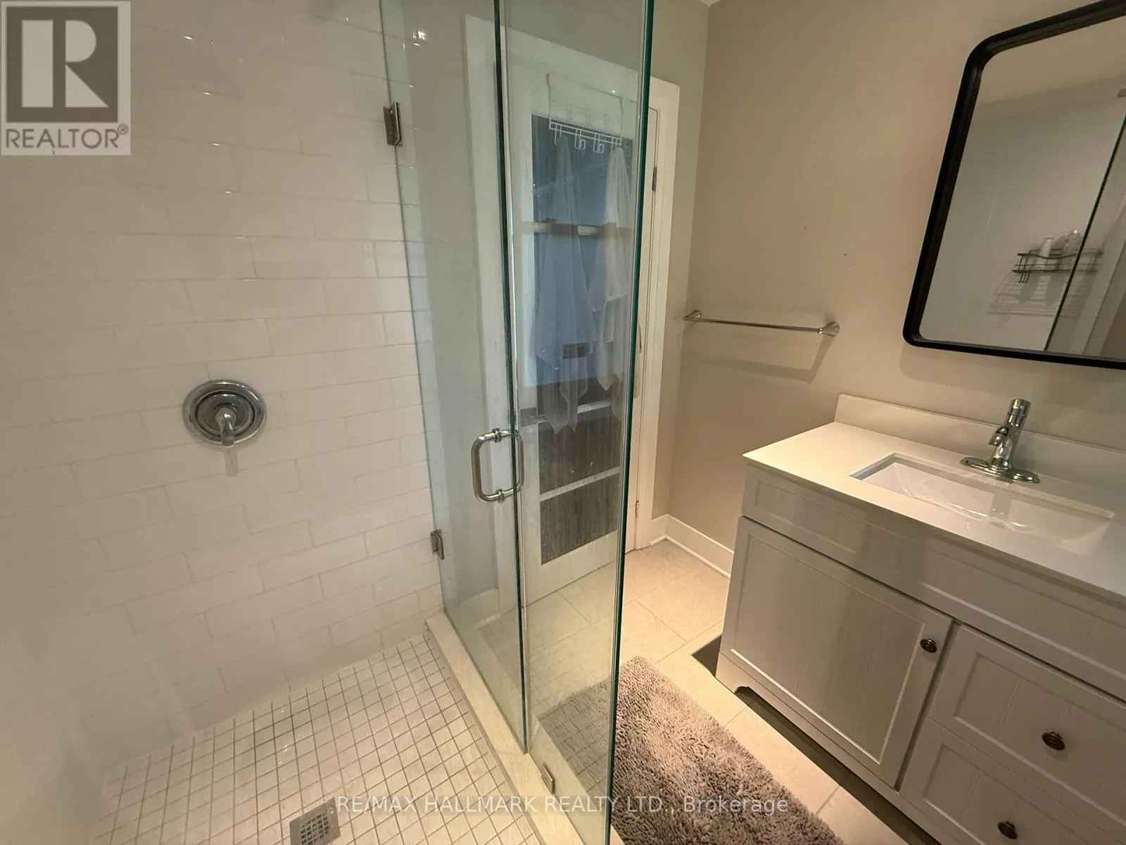 1926 GERRARD STREET E