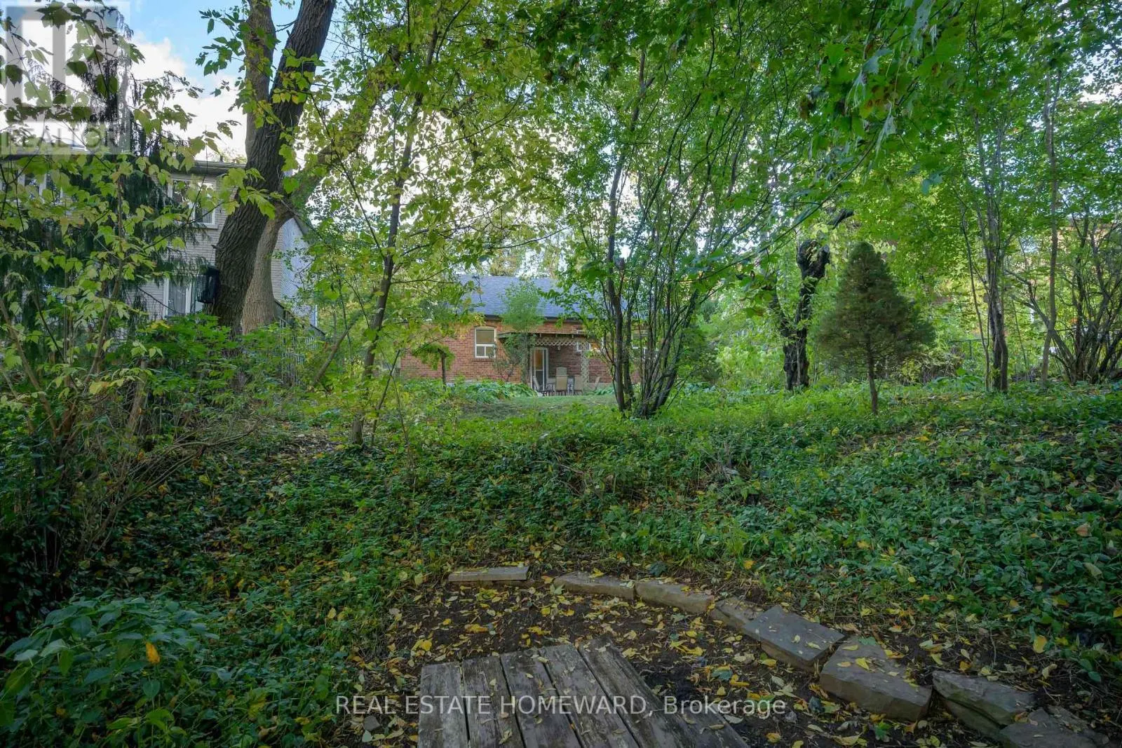 59 PARKVIEW HILL CRESCENT