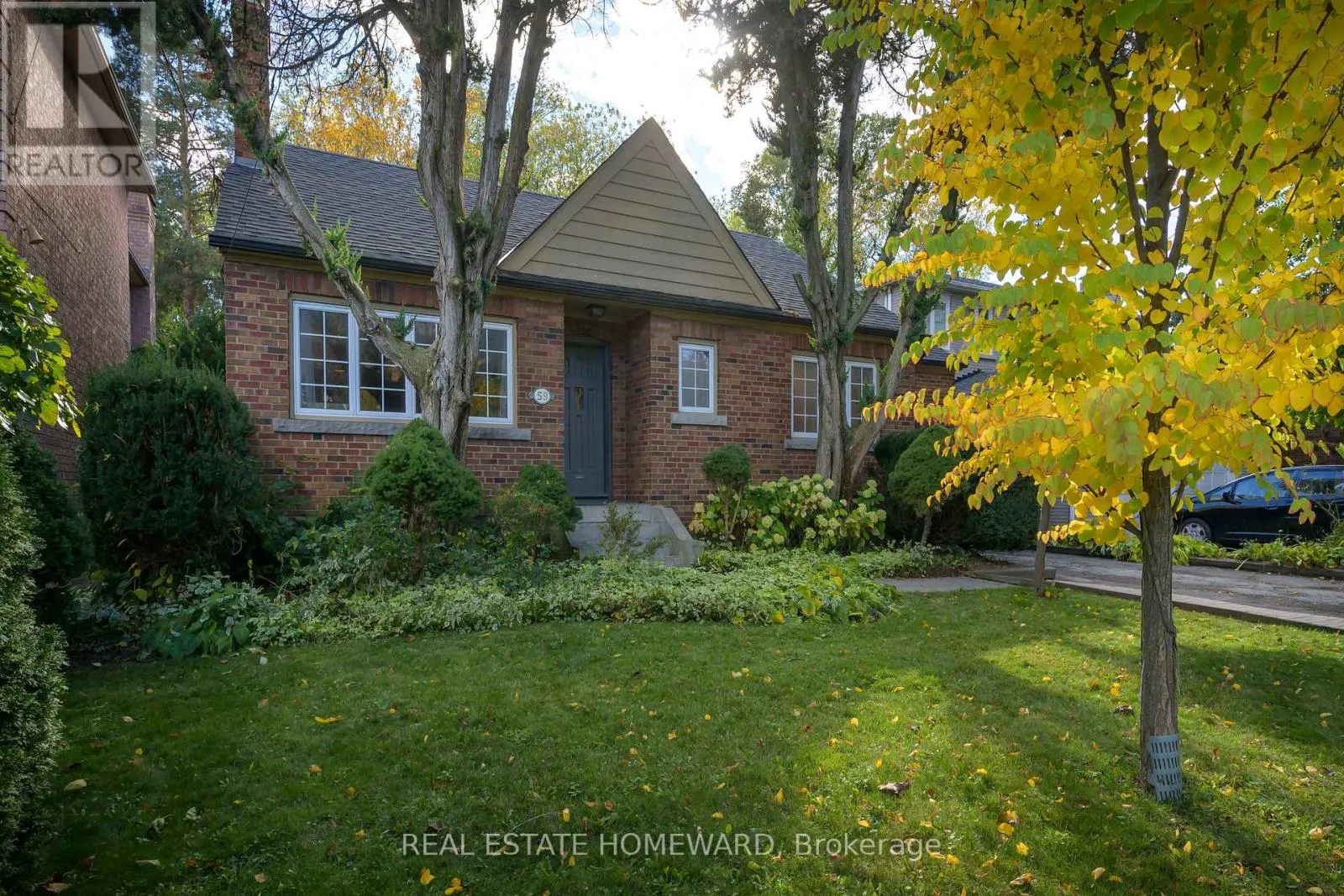 59 PARKVIEW HILL CRESCENT