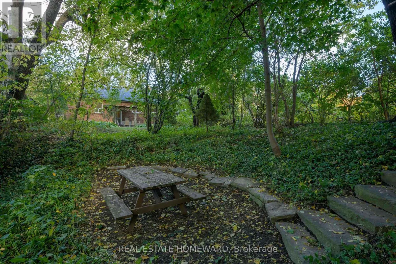 59 PARKVIEW HILL CRESCENT