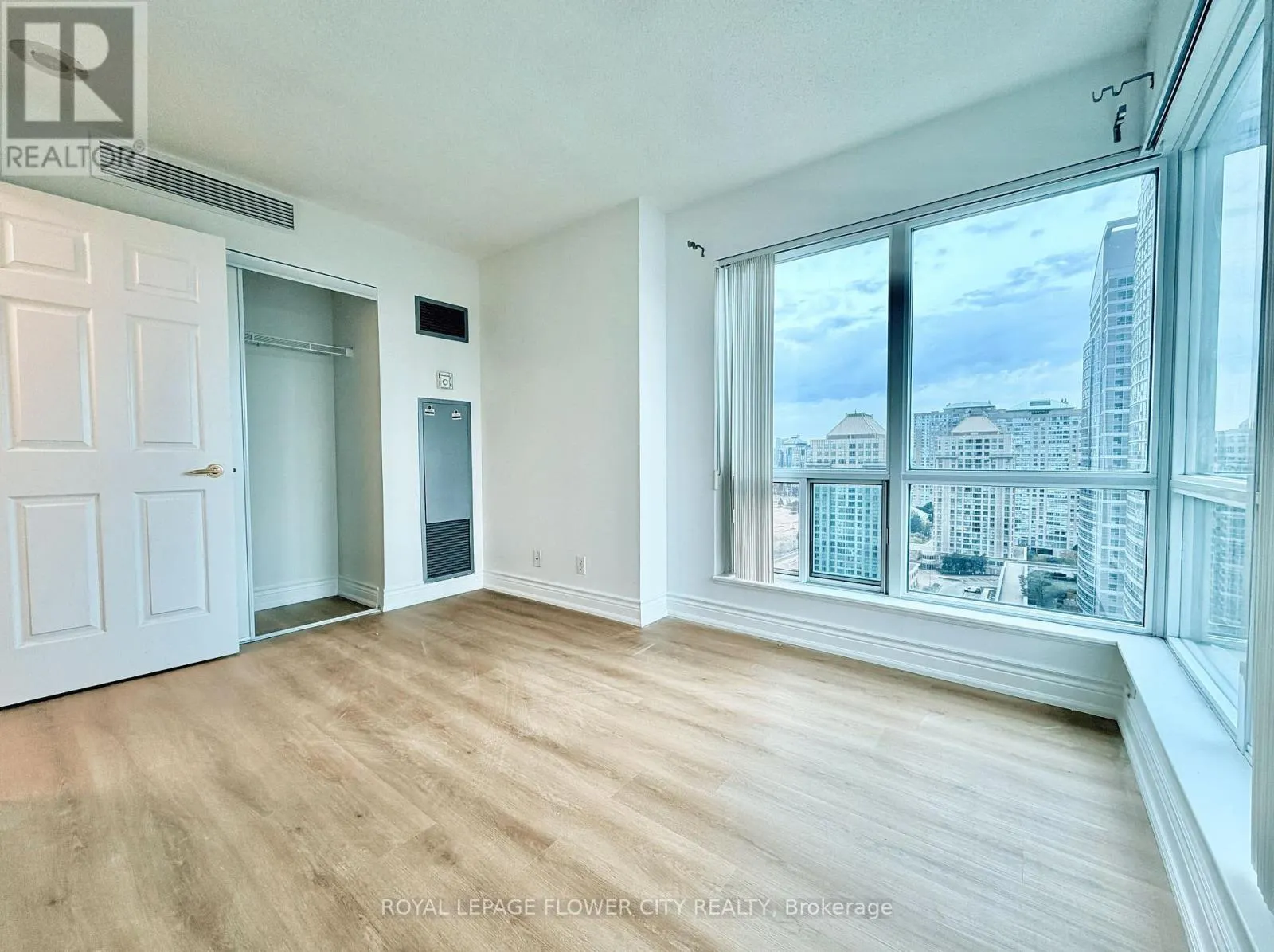 2303 - 11 LEE CENTRE DRIVE