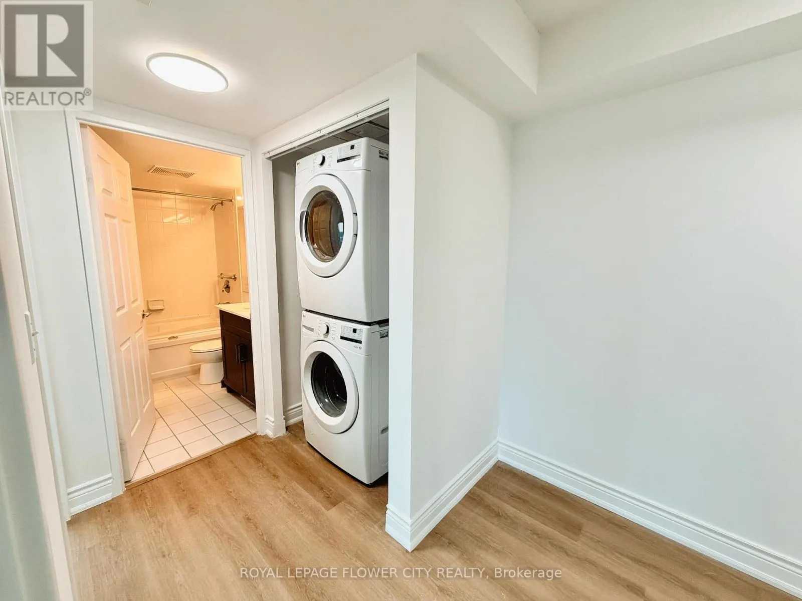 2303 - 11 LEE CENTRE DRIVE