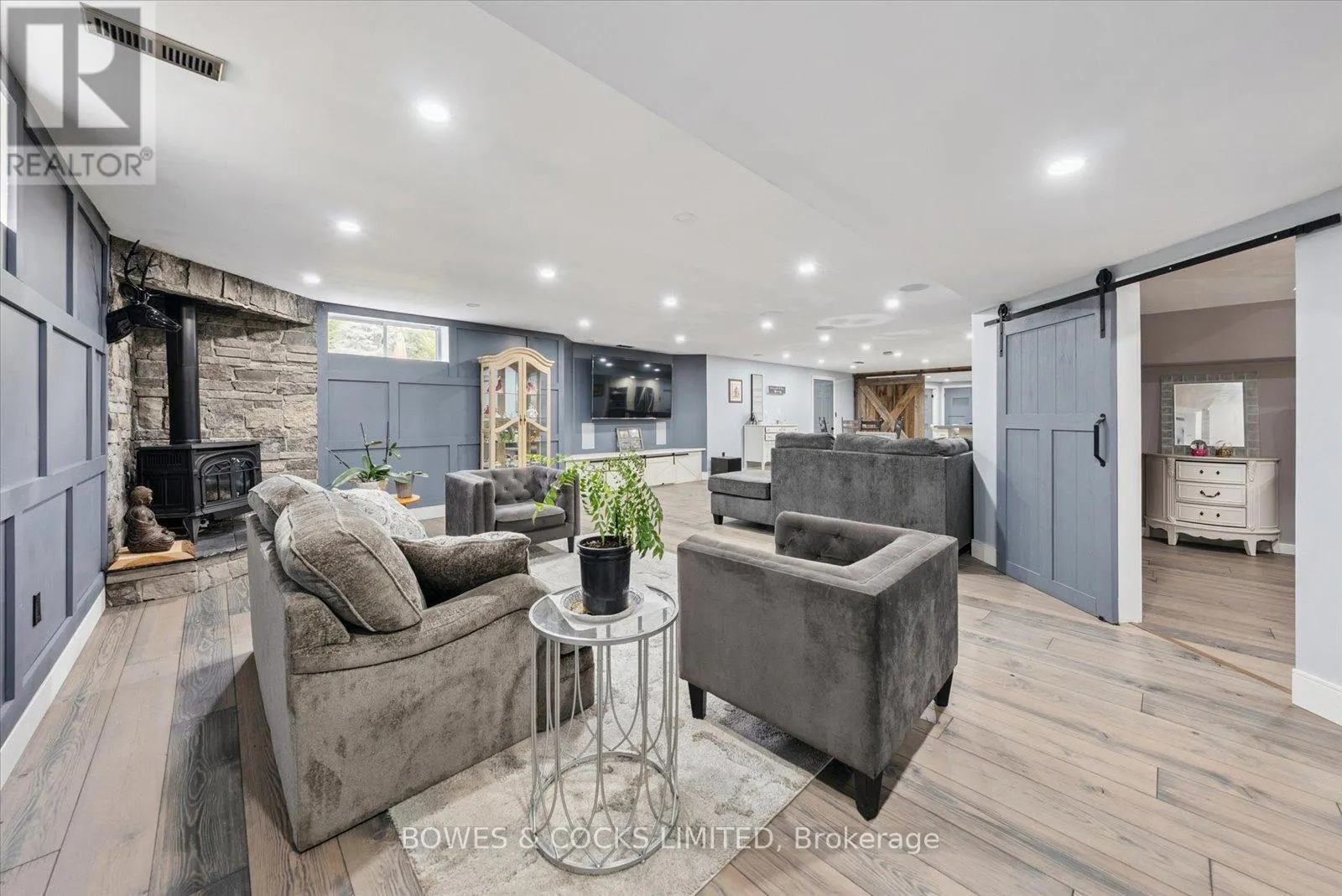 4588 PAYNES CRESCENT