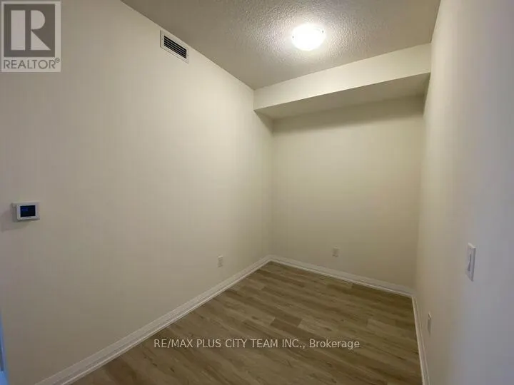 2205 - 3260 SHEPPARD AVENUE E