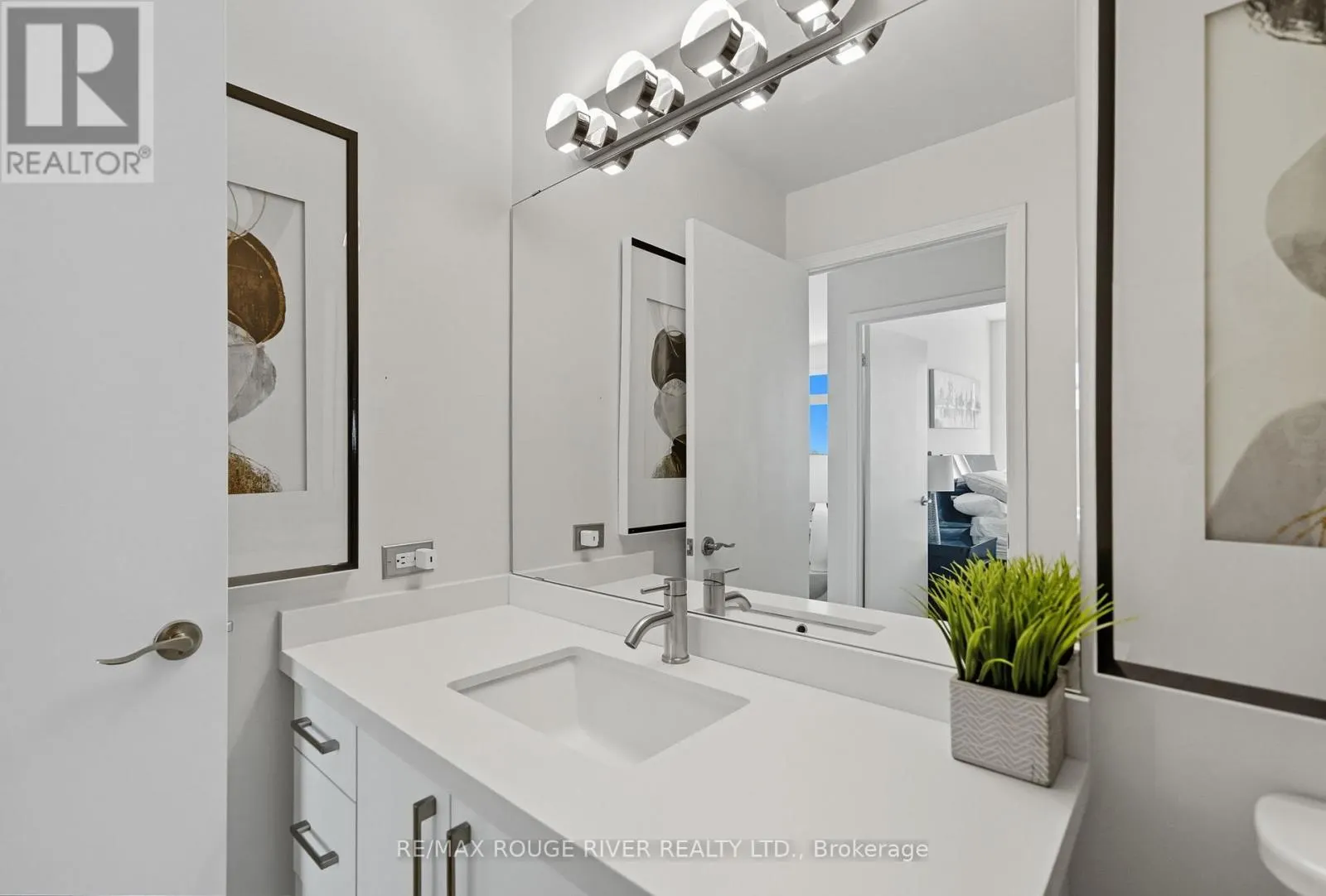 PH917 - 3650 KINGSTON ROAD