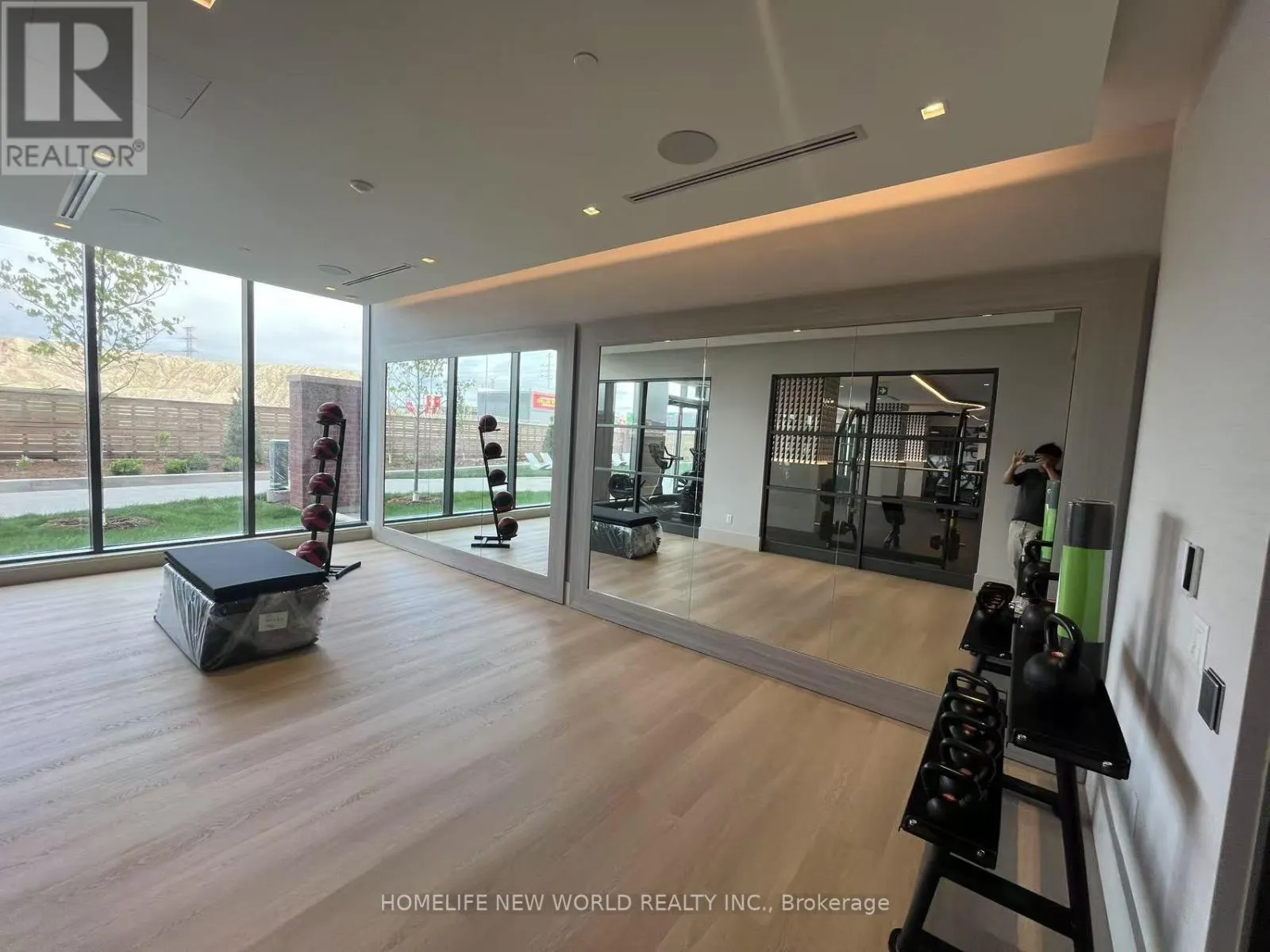 350 - 2545 SIMCOE STREET N