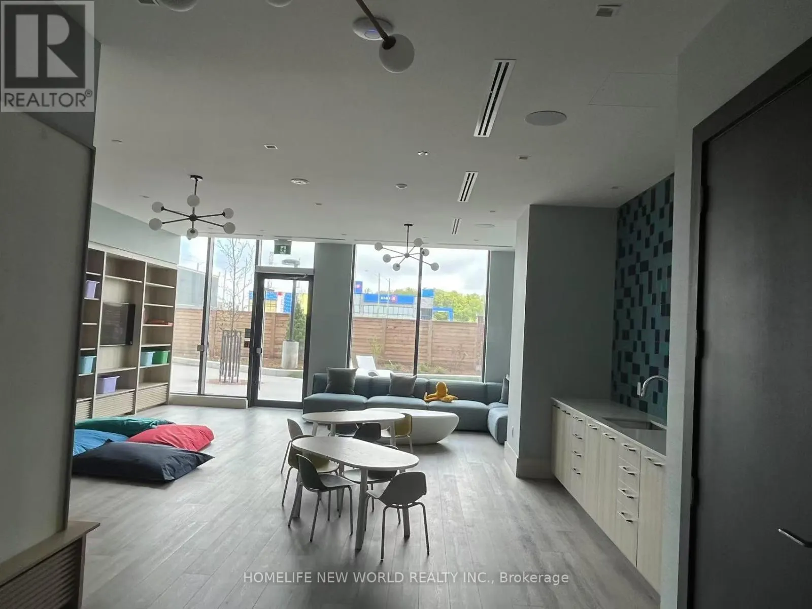 350 - 2545 SIMCOE STREET N