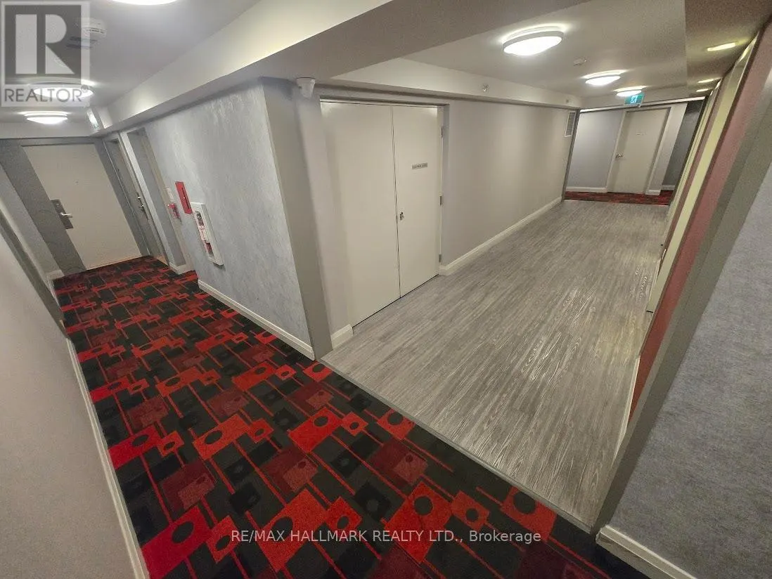 612 - 30 MEADOWGLEN PLACE