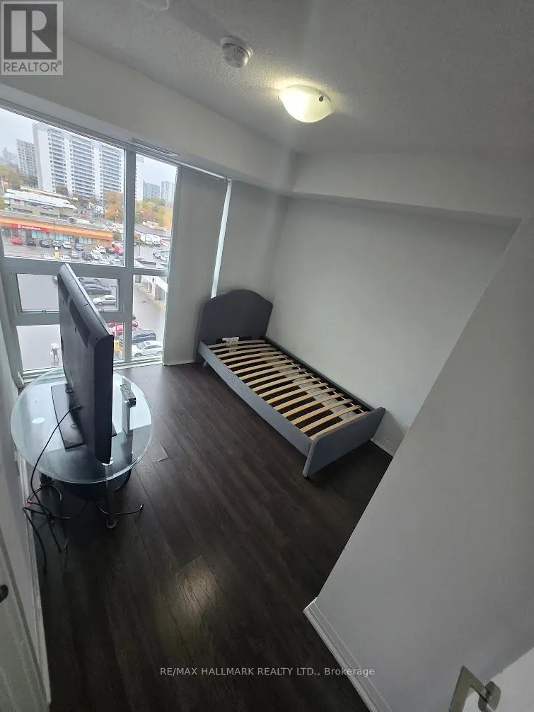 612 - 30 MEADOWGLEN PLACE