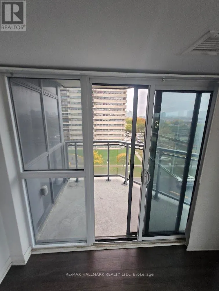 612 - 30 MEADOWGLEN PLACE