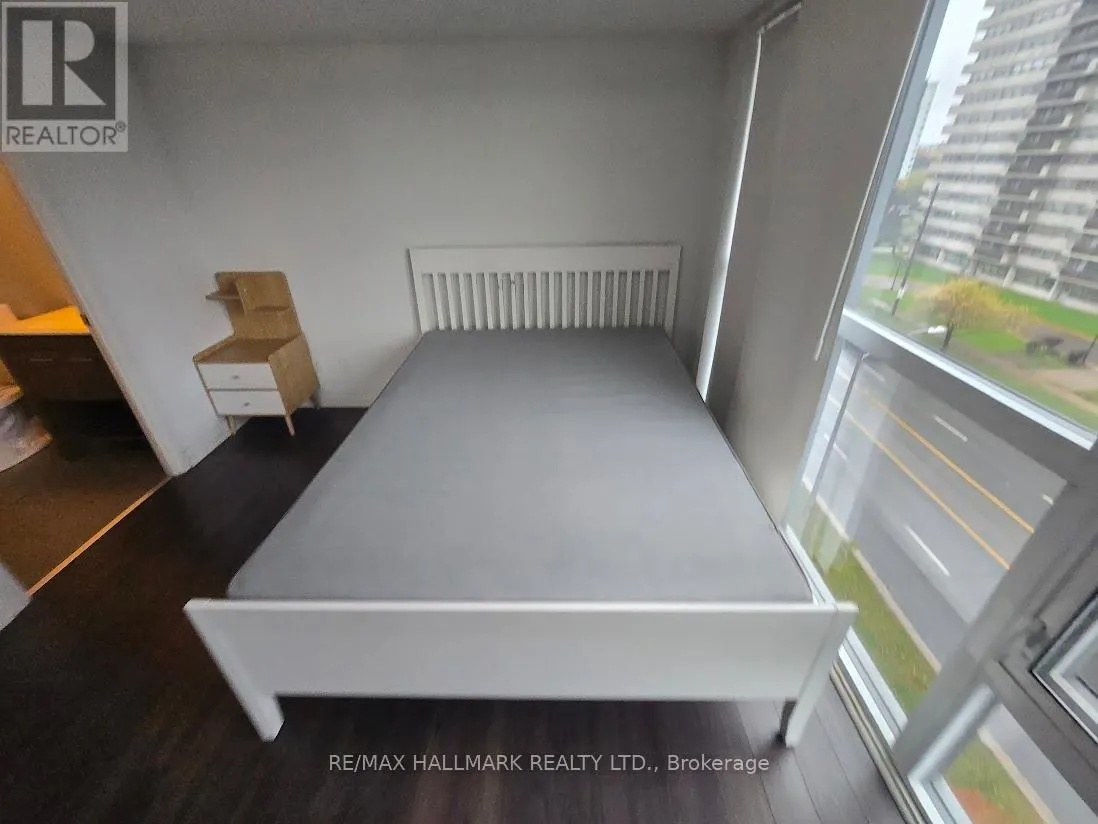 612 - 30 MEADOWGLEN PLACE