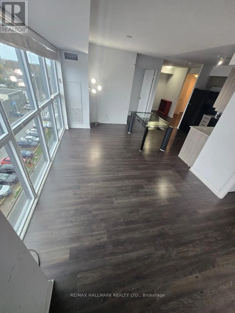 612 - 30 MEADOWGLEN PLACE