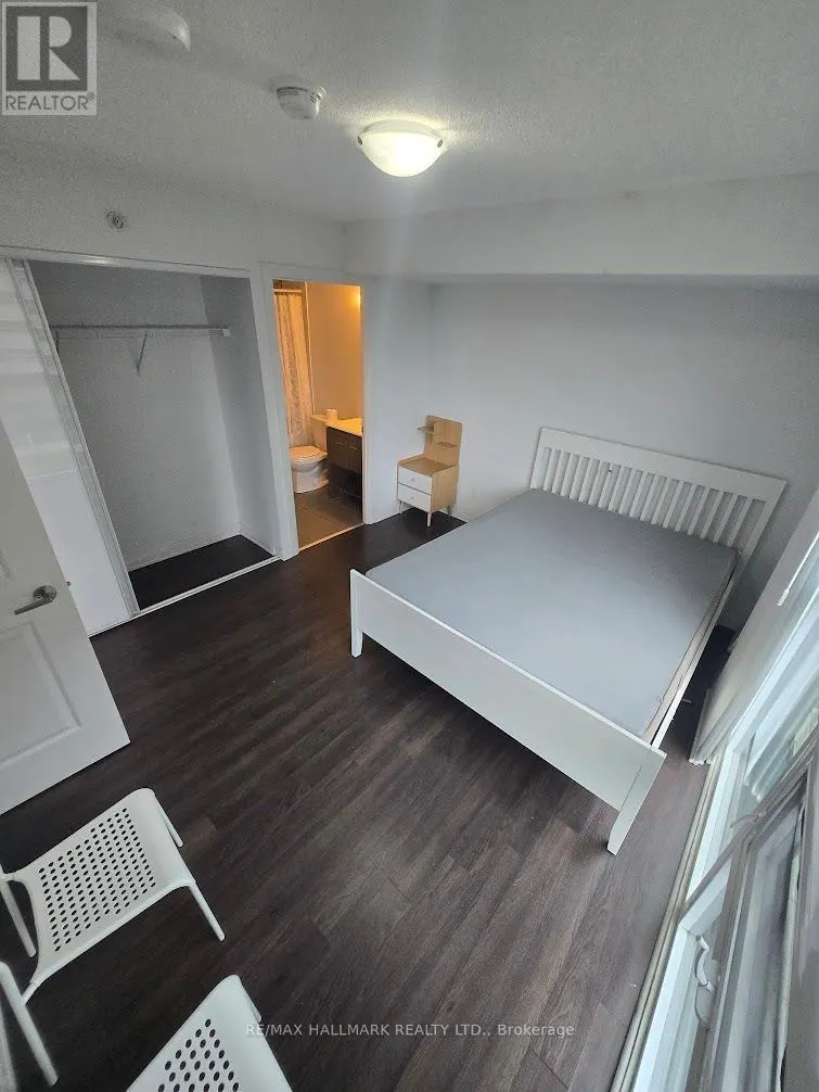 612 - 30 MEADOWGLEN PLACE