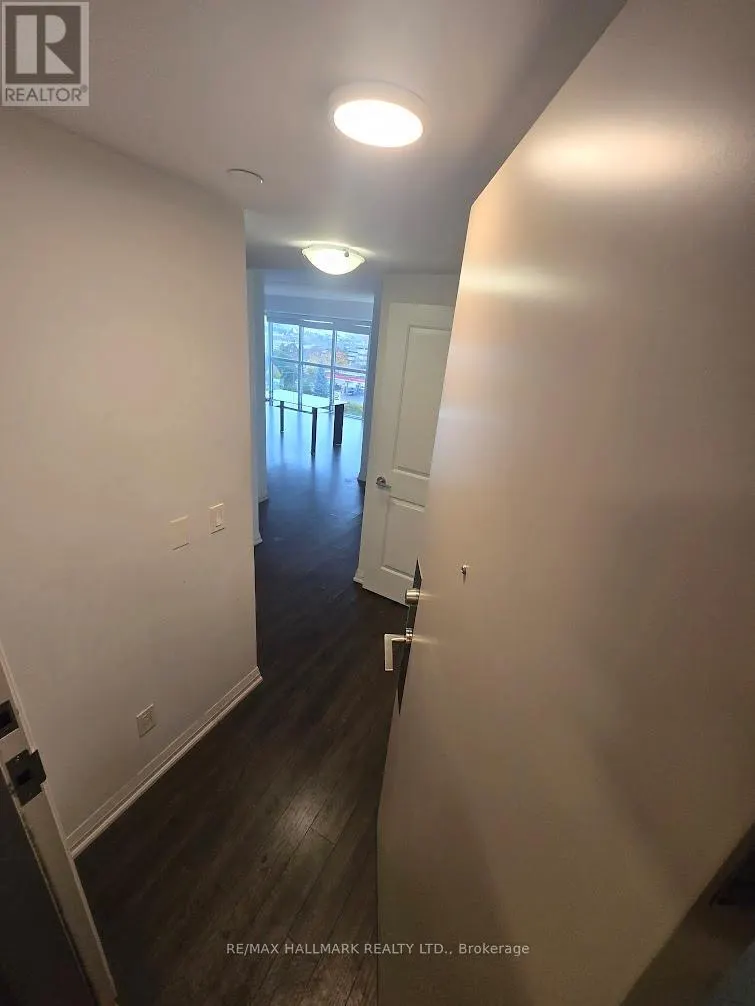 612 - 30 MEADOWGLEN PLACE