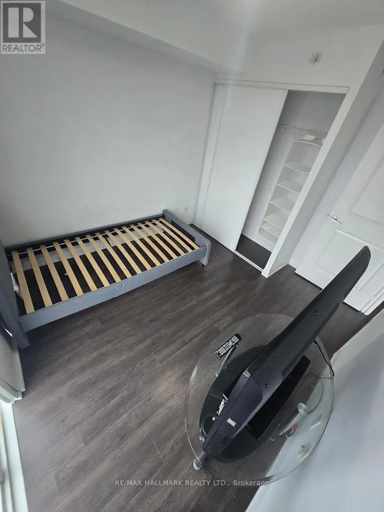 612 - 30 MEADOWGLEN PLACE