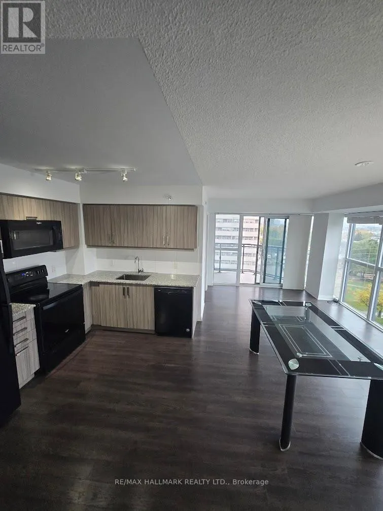 612 - 30 MEADOWGLEN PLACE