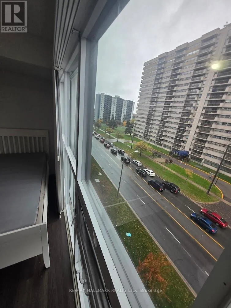 612 - 30 MEADOWGLEN PLACE