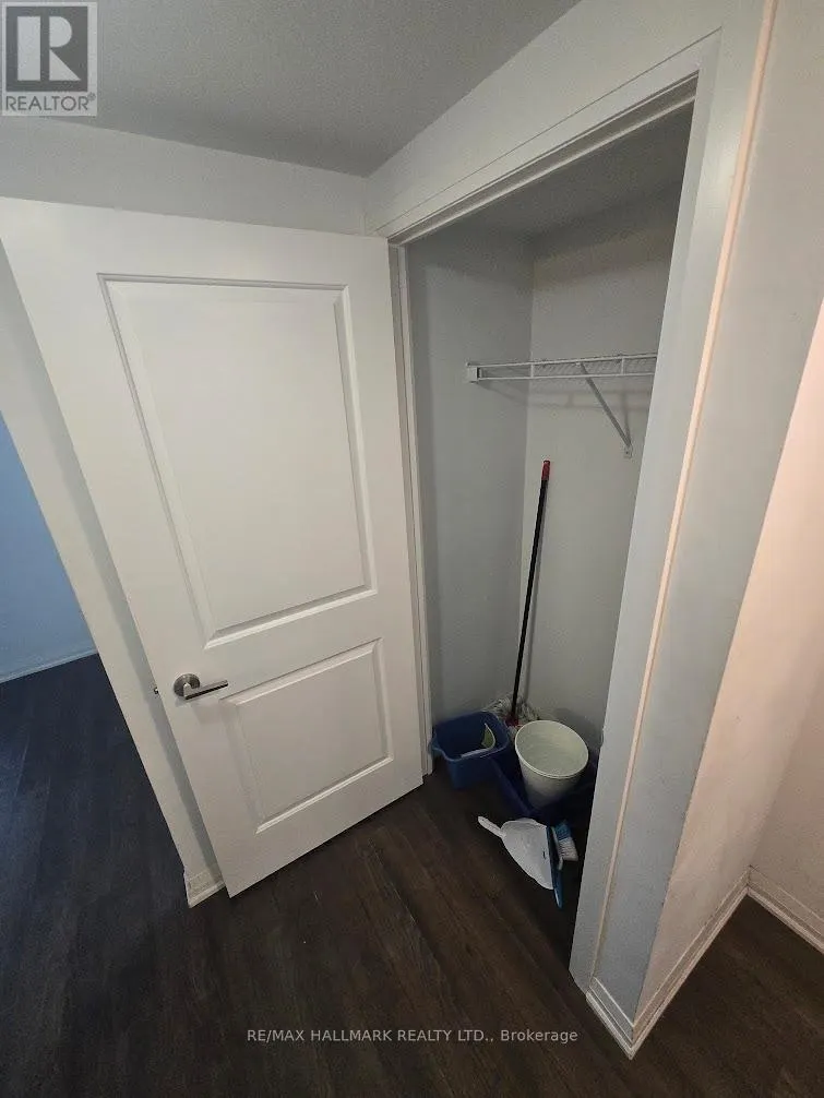 612 - 30 MEADOWGLEN PLACE