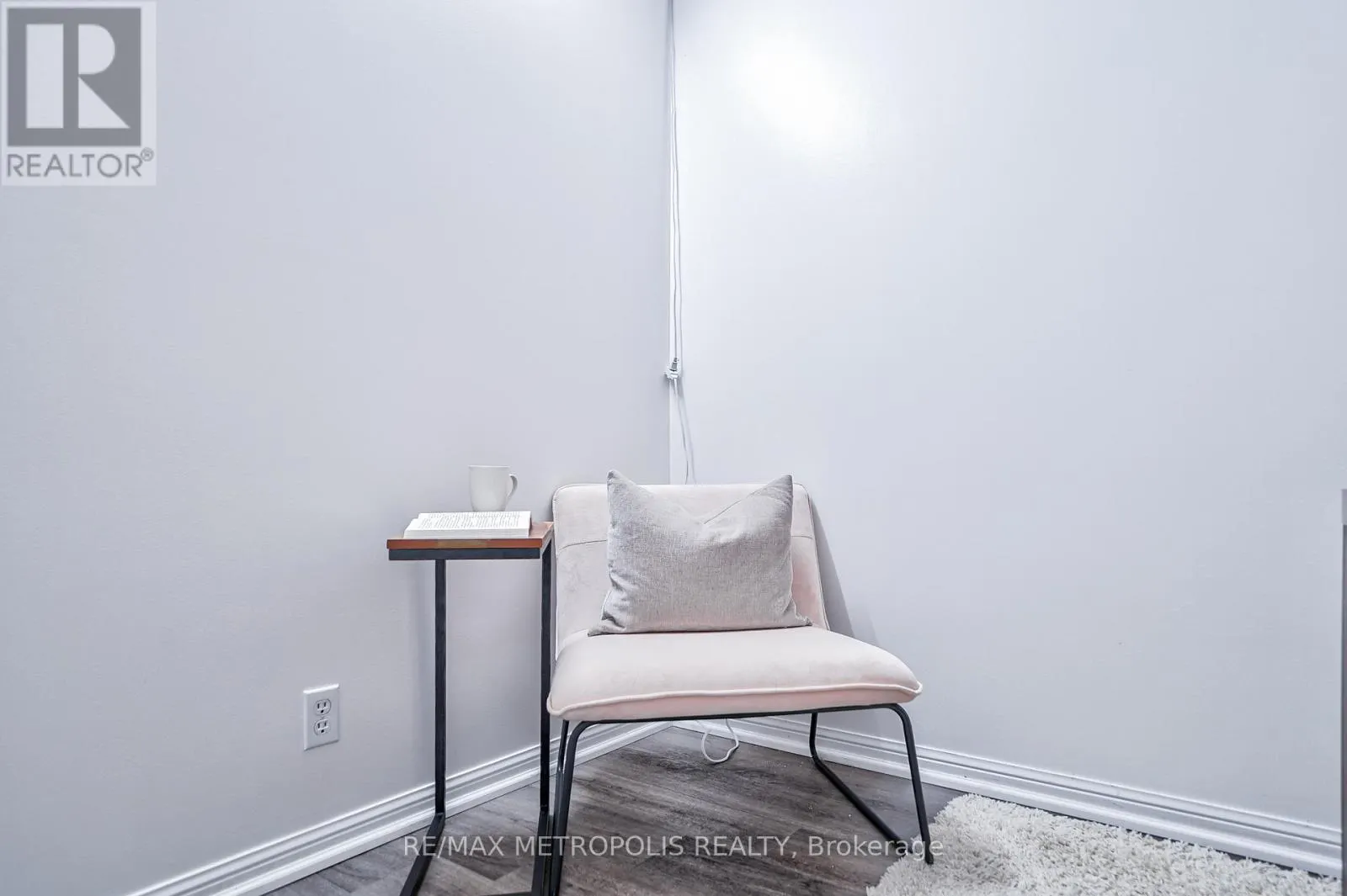 PH109 - 11 LEE CENTRE DRIVE