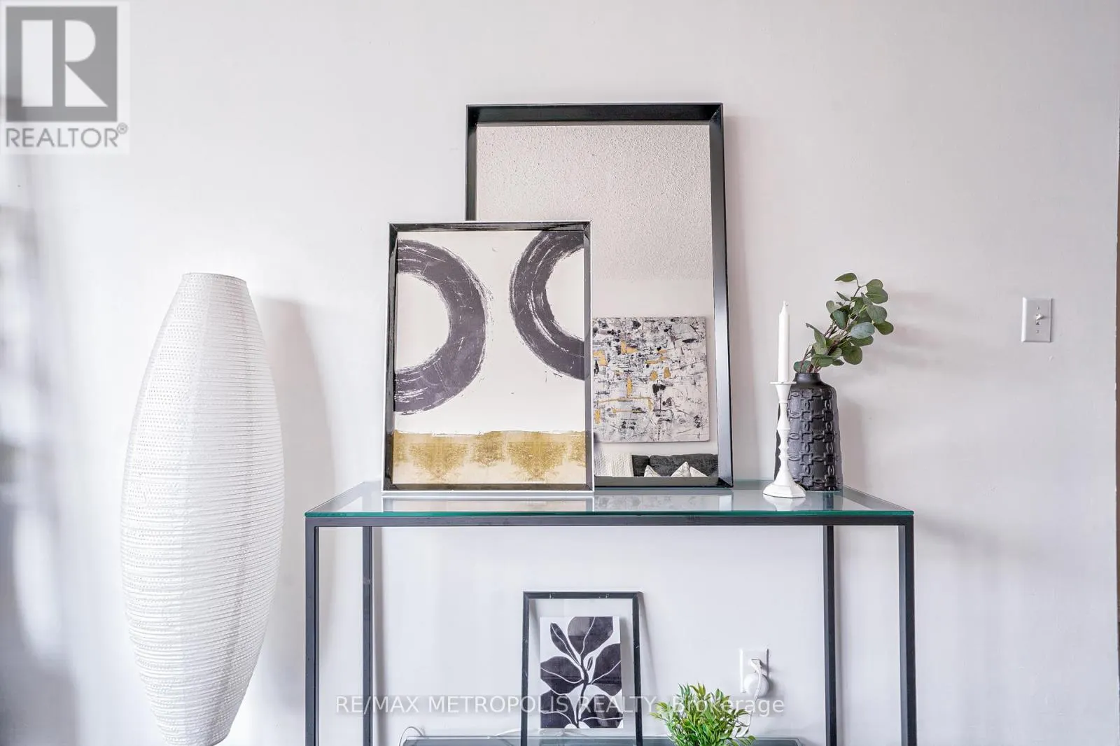 PH109 - 11 LEE CENTRE DRIVE