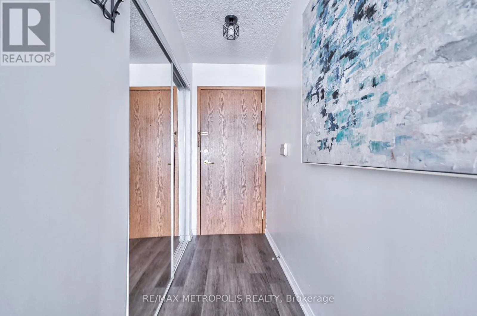 PH109 - 11 LEE CENTRE DRIVE