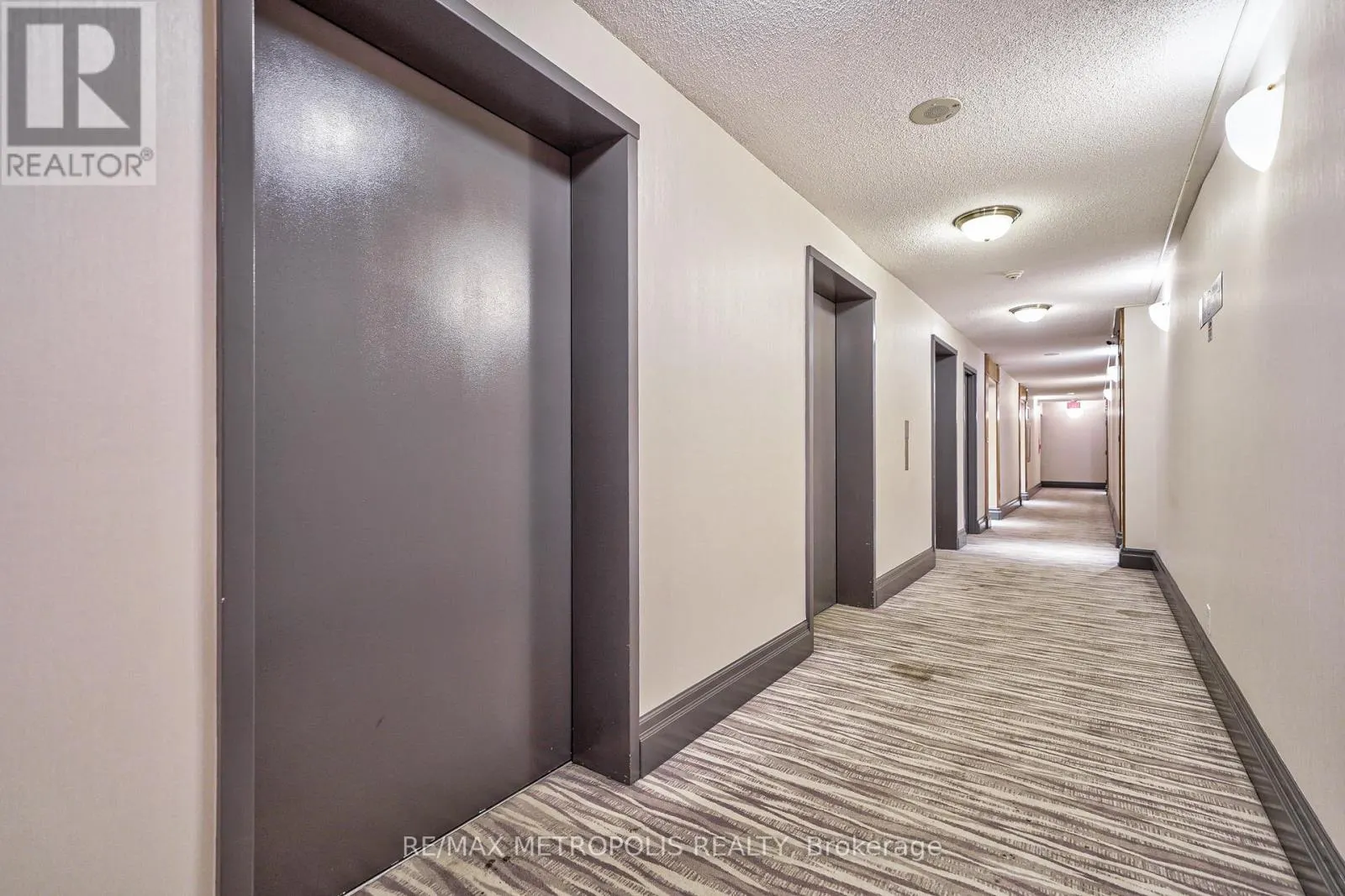 PH109 - 11 LEE CENTRE DRIVE