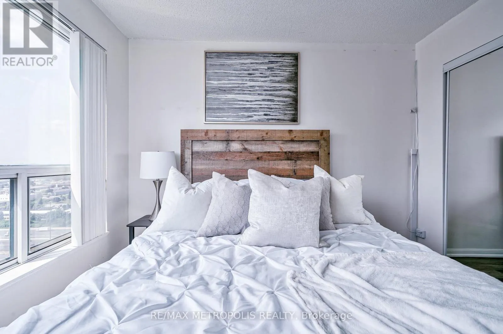 PH109 - 11 LEE CENTRE DRIVE