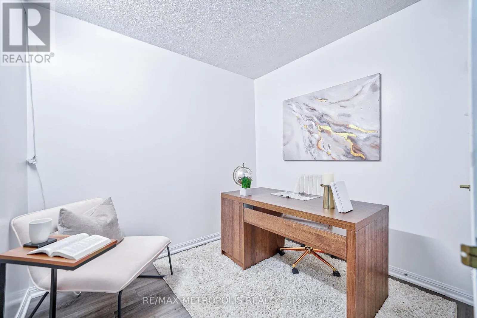 PH109 - 11 LEE CENTRE DRIVE