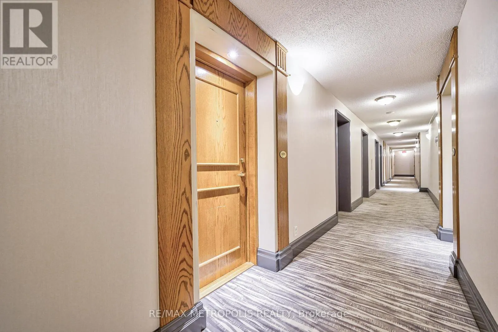 PH109 - 11 LEE CENTRE DRIVE