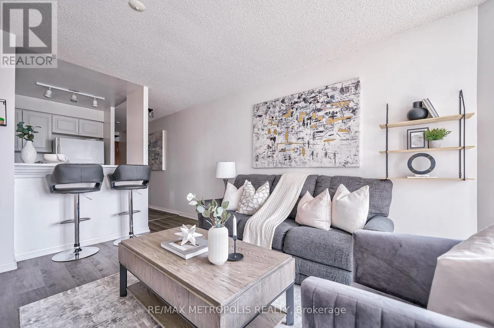 PH109 - 11 LEE CENTRE DRIVE