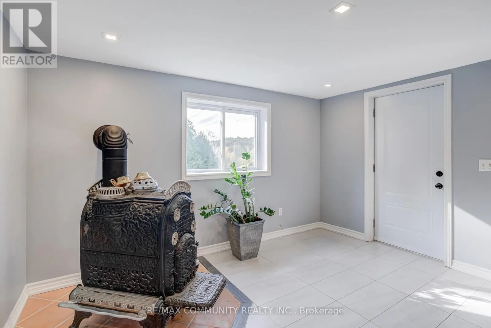 8 - 3504 CONCESSION ROAD