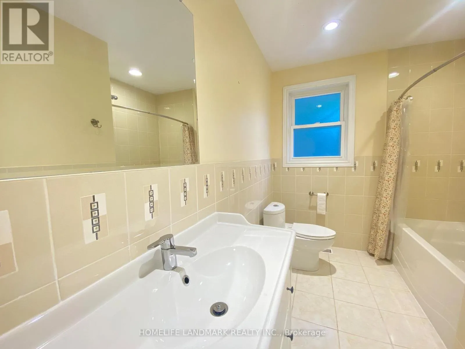 UPPER - 156 GUILDWOOD PARKWAY