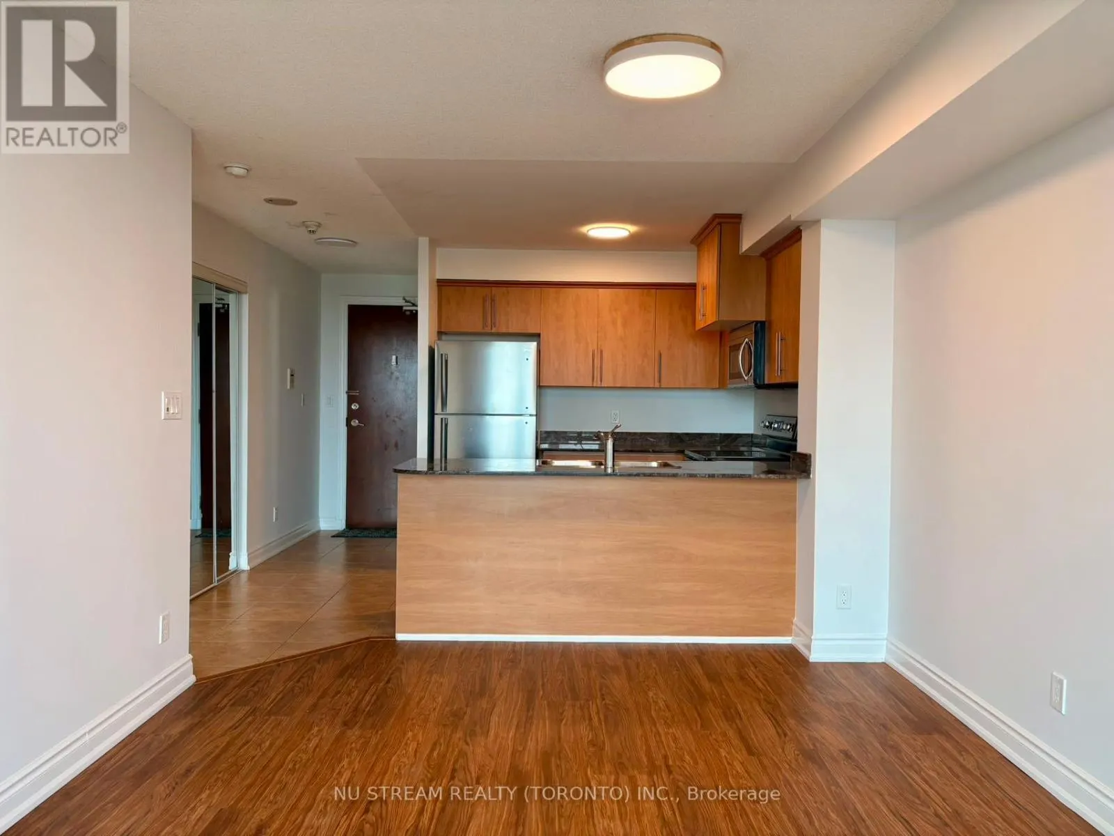 8D - 6 ROSEBANK DRIVE