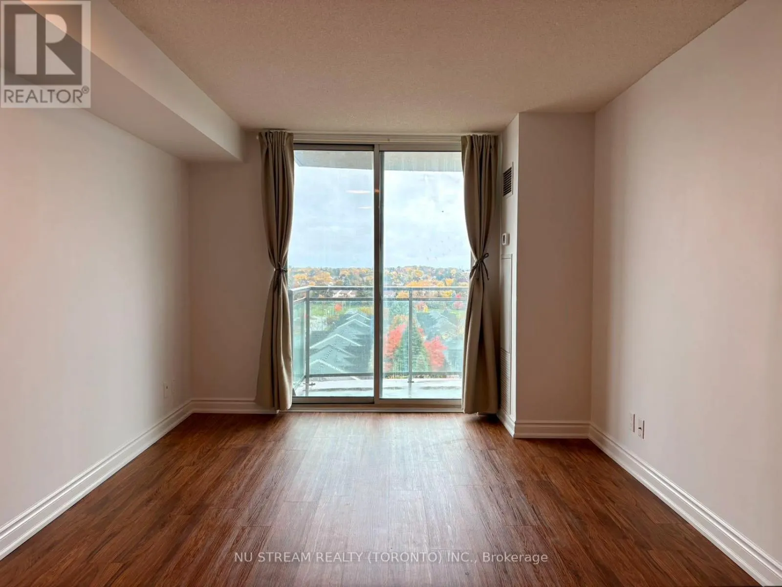 8D - 6 ROSEBANK DRIVE