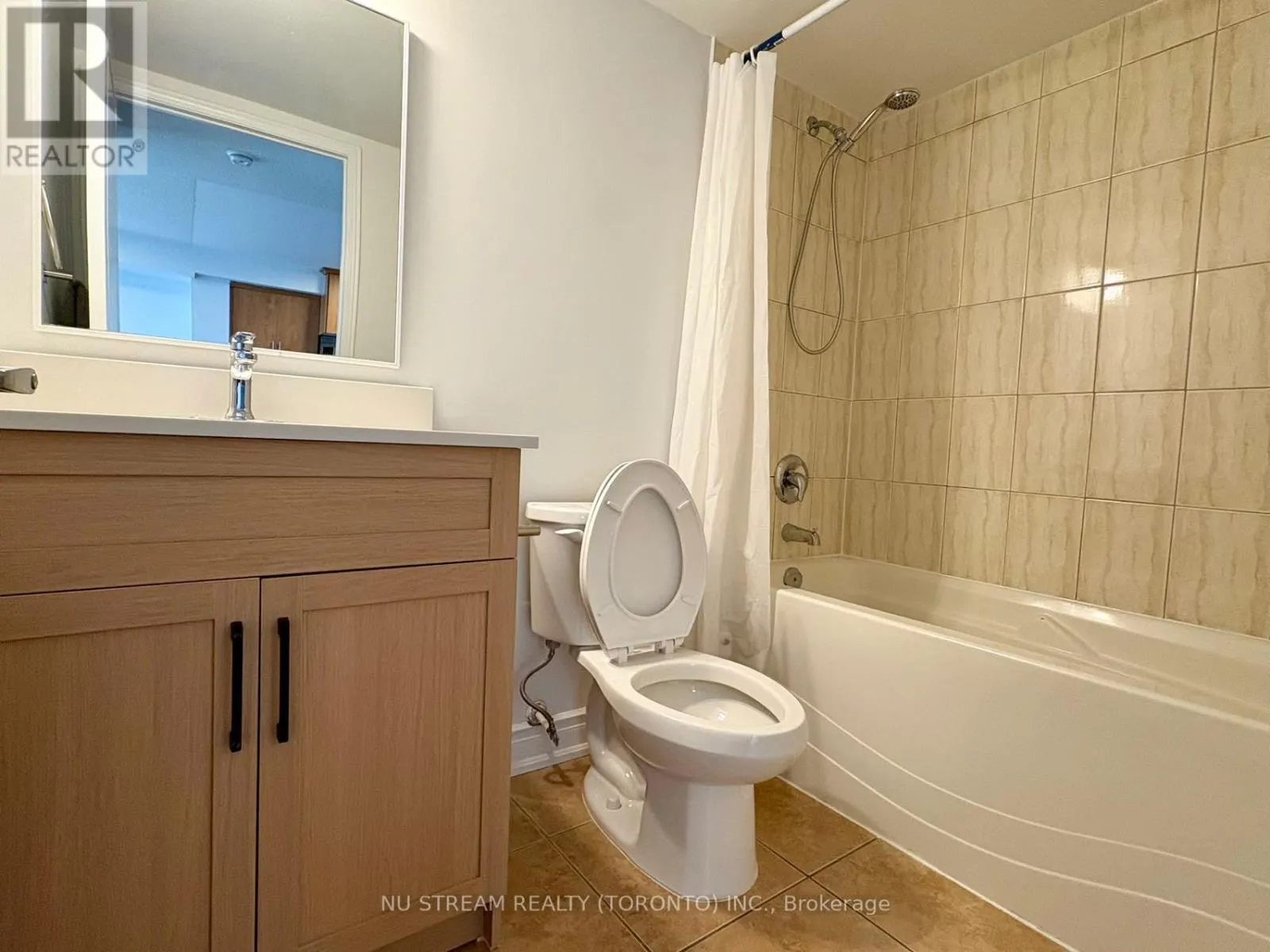 8D - 6 ROSEBANK DRIVE