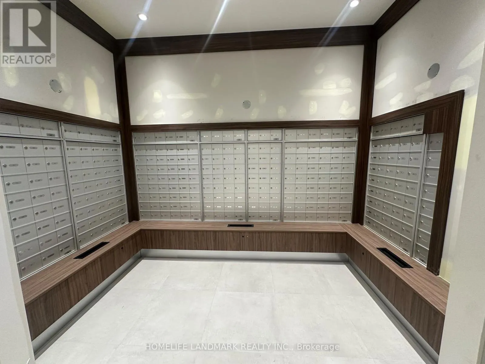 305 - 3260 SHEPPARD AVENUE E