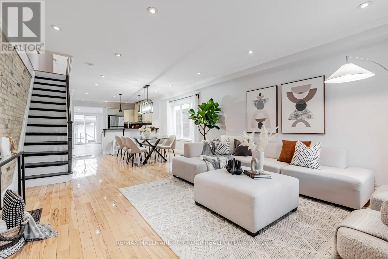 402 MILVERTON BOULEVARD