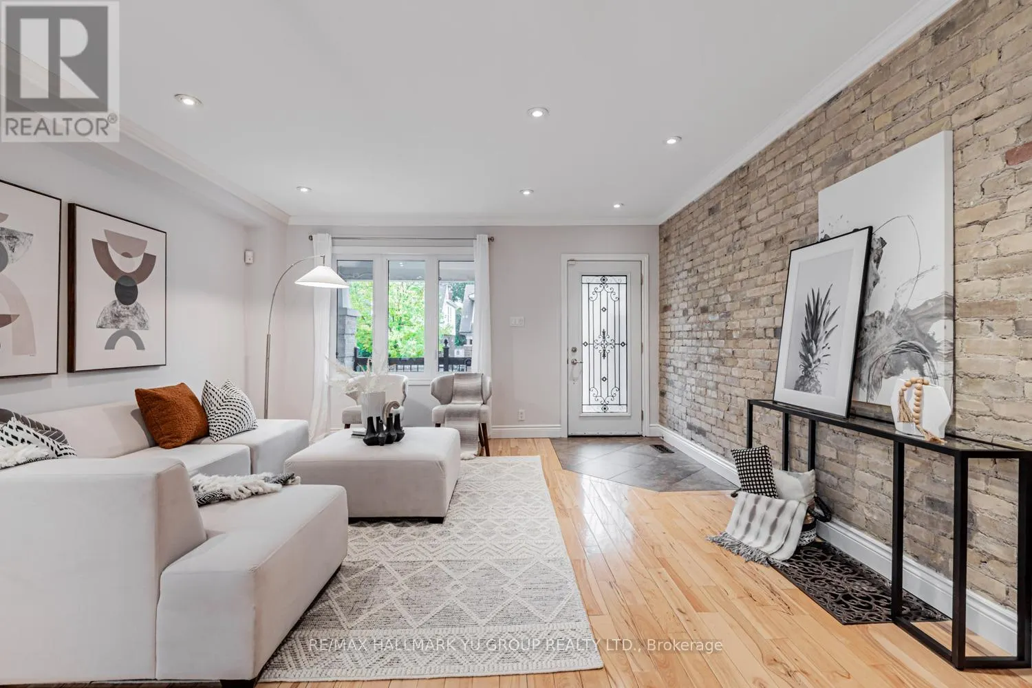 402 MILVERTON BOULEVARD