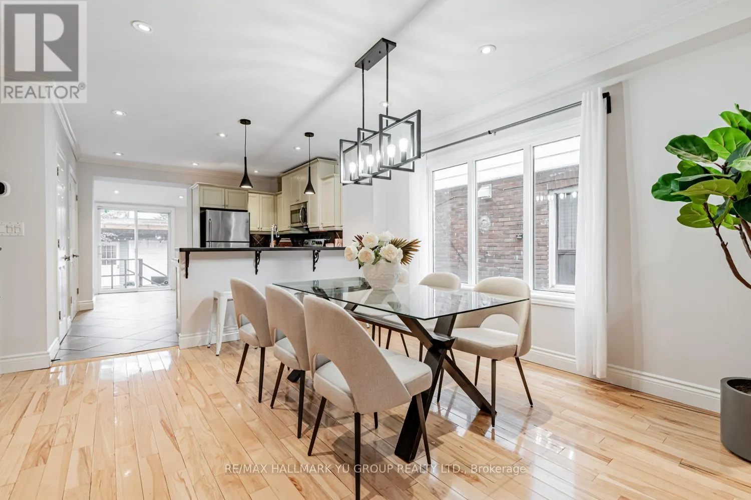 402 MILVERTON BOULEVARD