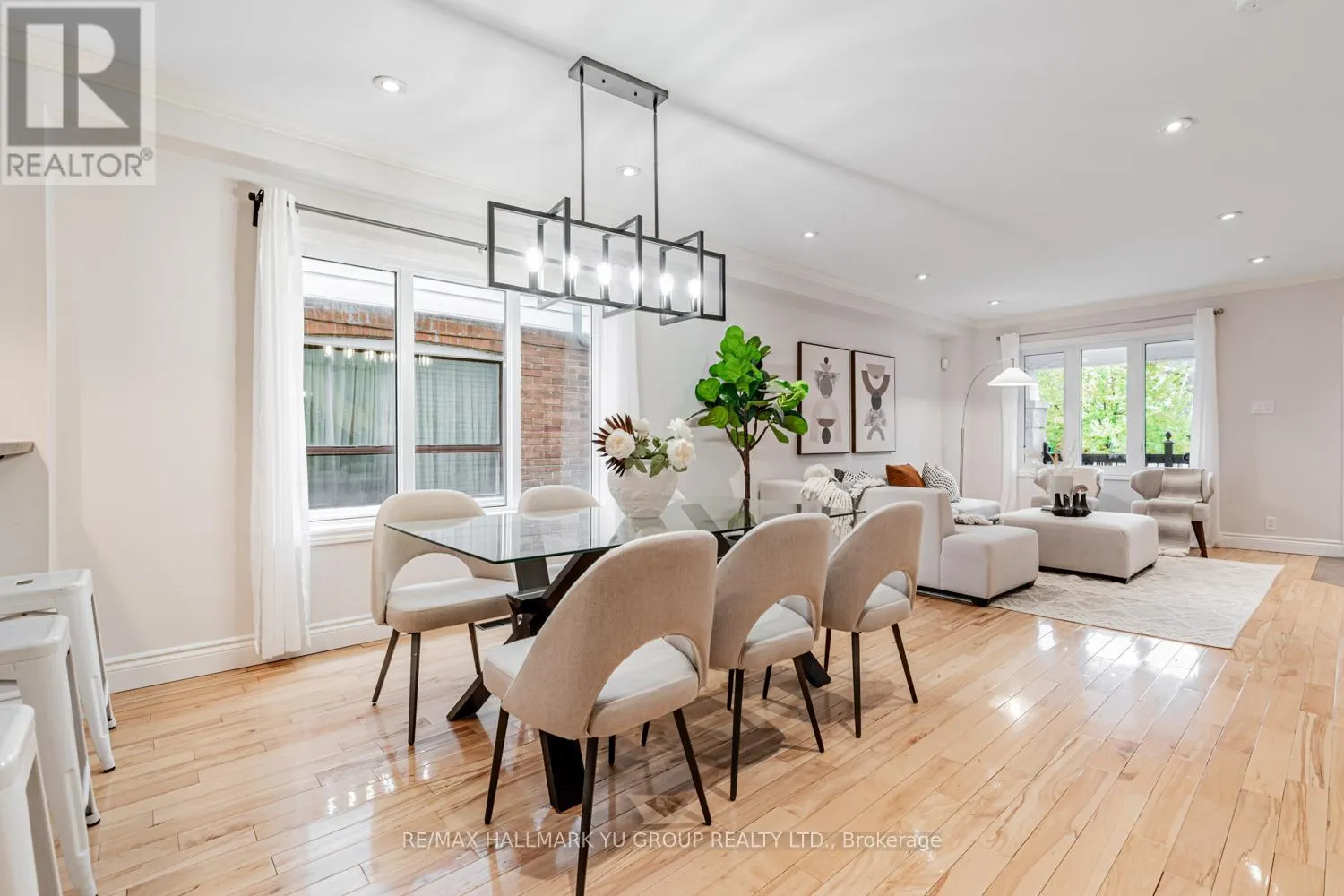 402 MILVERTON BOULEVARD