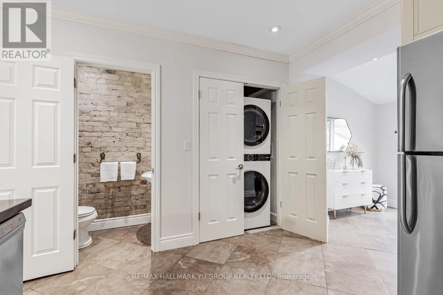 402 MILVERTON BOULEVARD