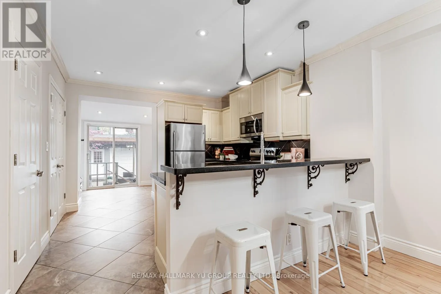 402 MILVERTON BOULEVARD