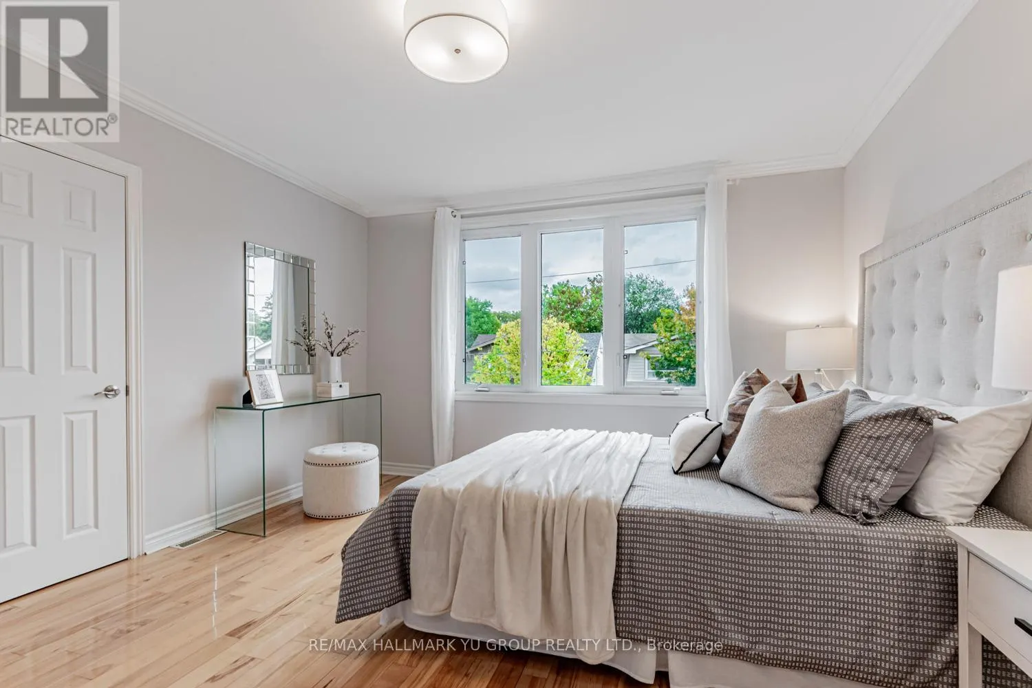 402 MILVERTON BOULEVARD