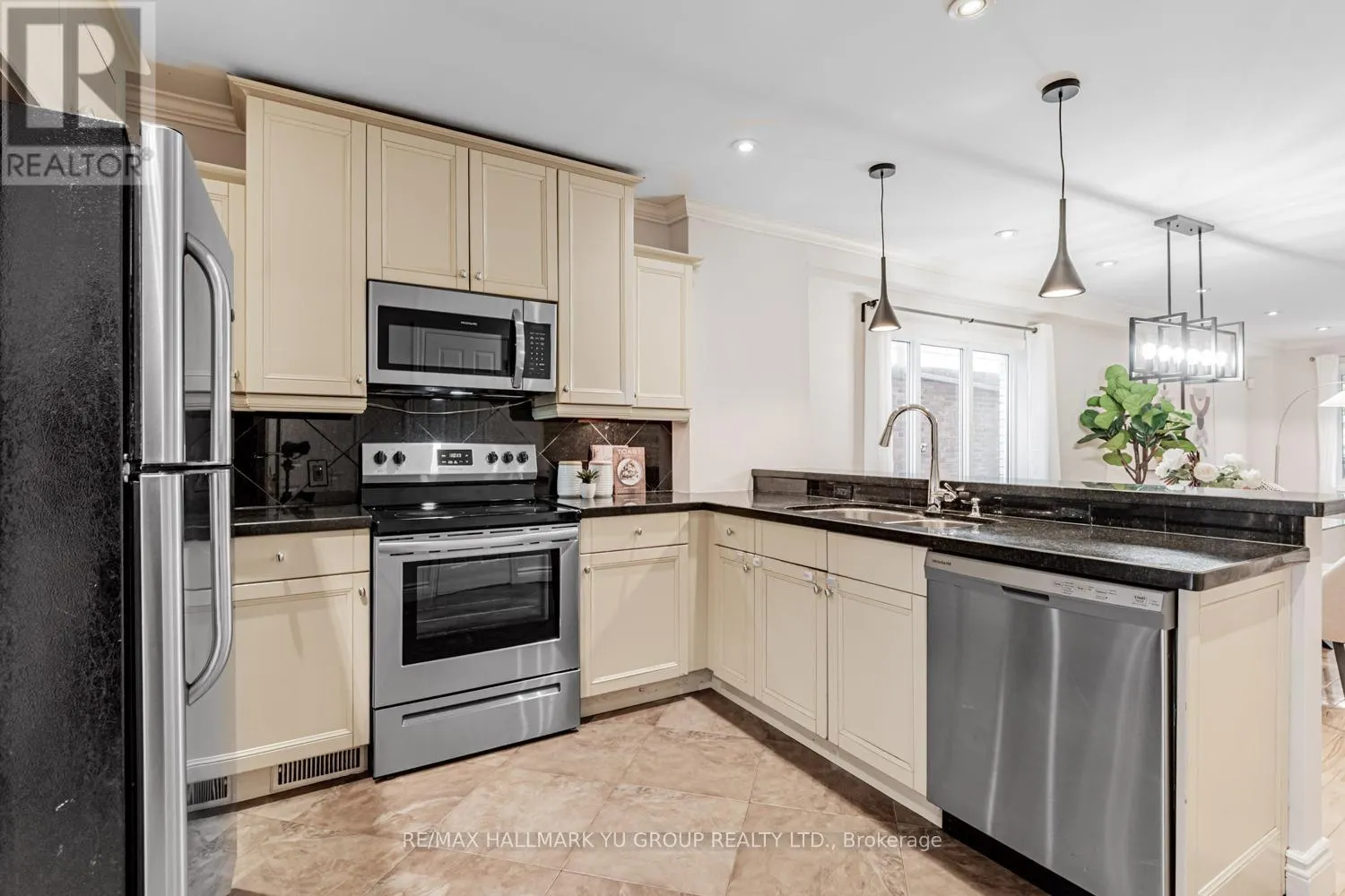 402 MILVERTON BOULEVARD