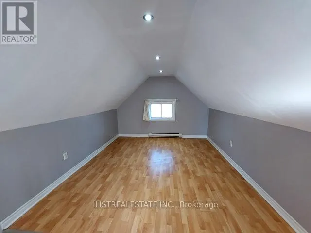 UPPER - 2143 GERRARD STREET E