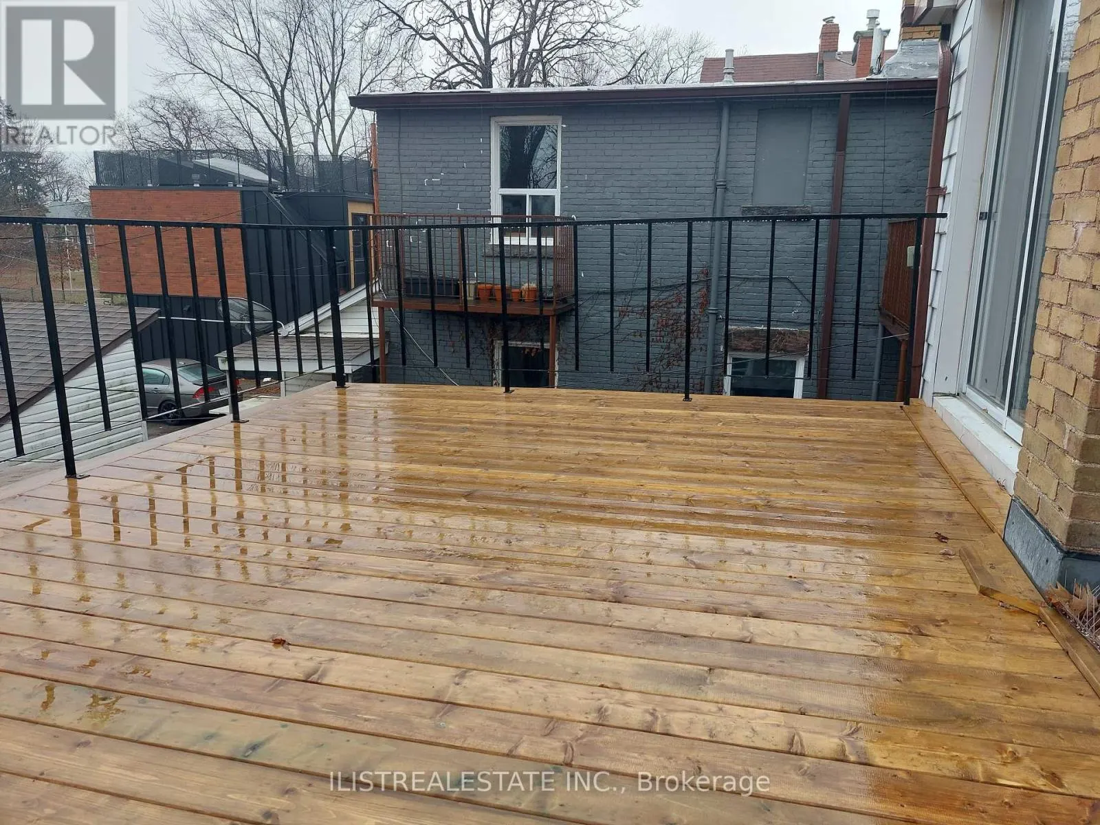 UPPER - 2143 GERRARD STREET E