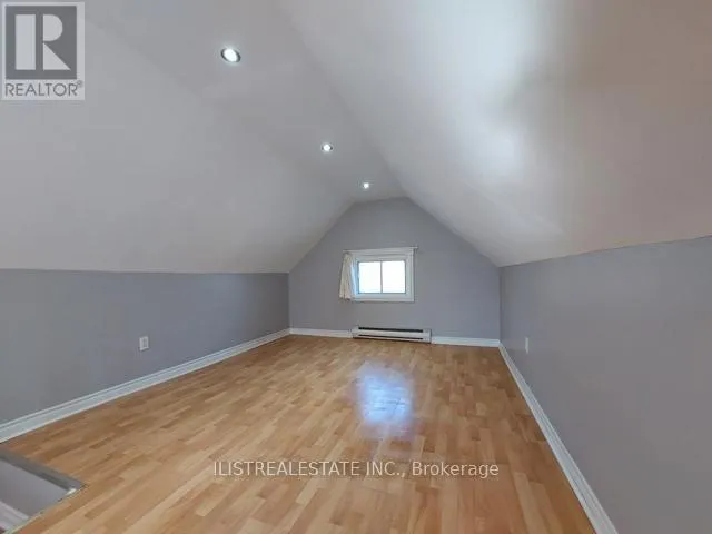 UPPER - 2143 GERRARD STREET E