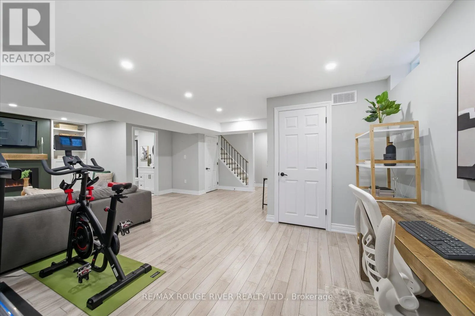 245 BLACKWELL CRESCENT